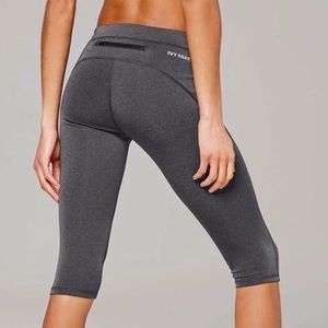 IVY PARK Mid Rise Sculpted Cropped Capri Leggings Grey